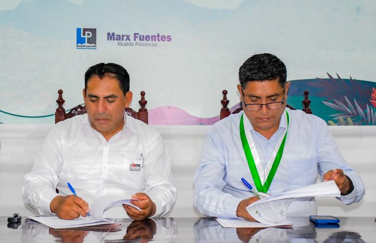 ¡MARX FUENTES FIRMA CONVENIO CON LA UGEL LEONCIO PRADO!