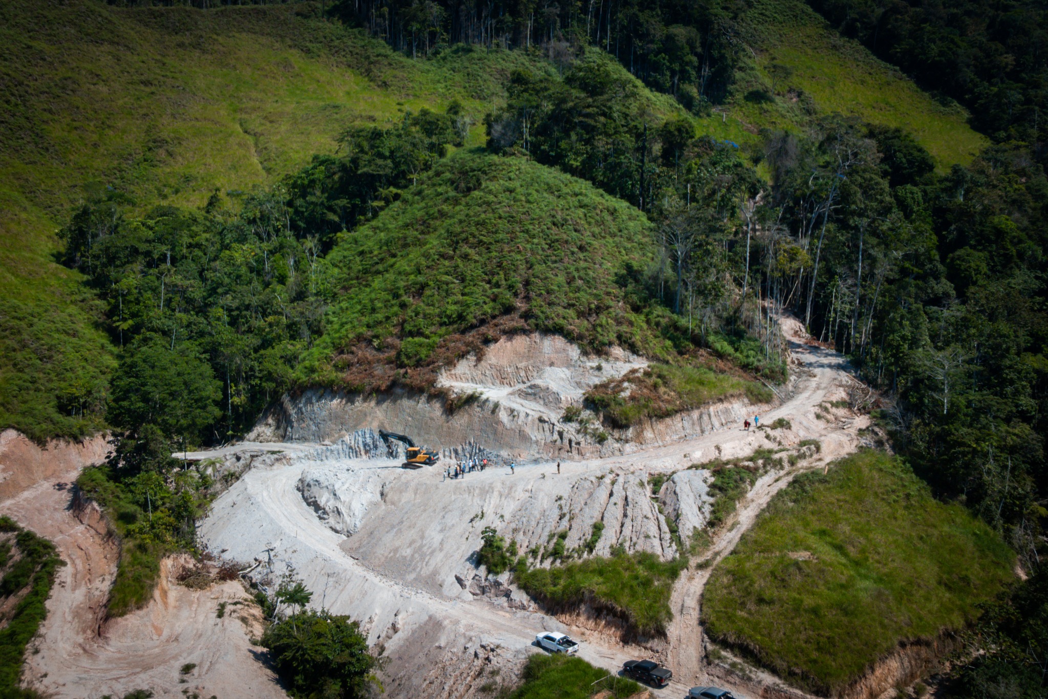¡AVANZA OBRA VIAL EN LA CURVA!