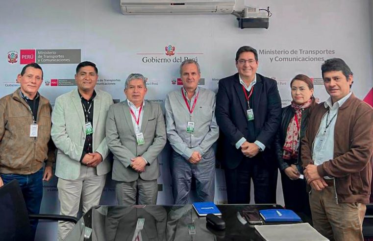 ¡UNIDOS POR EL PRONTO ASFALTADO DEL AEROPUERTO DE TINGO MARÍA!