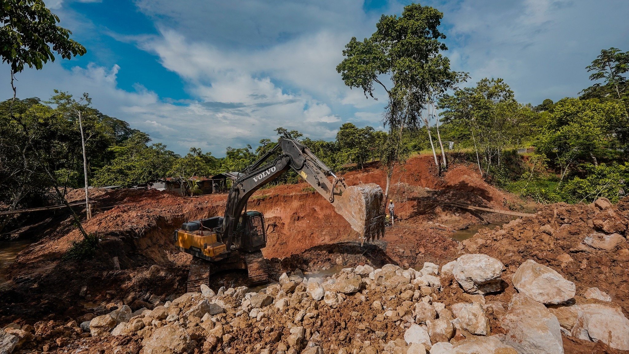 «PUENTE Supte Chico Zona «A», AVANZA EN SU CONSTRUCCIÓN»