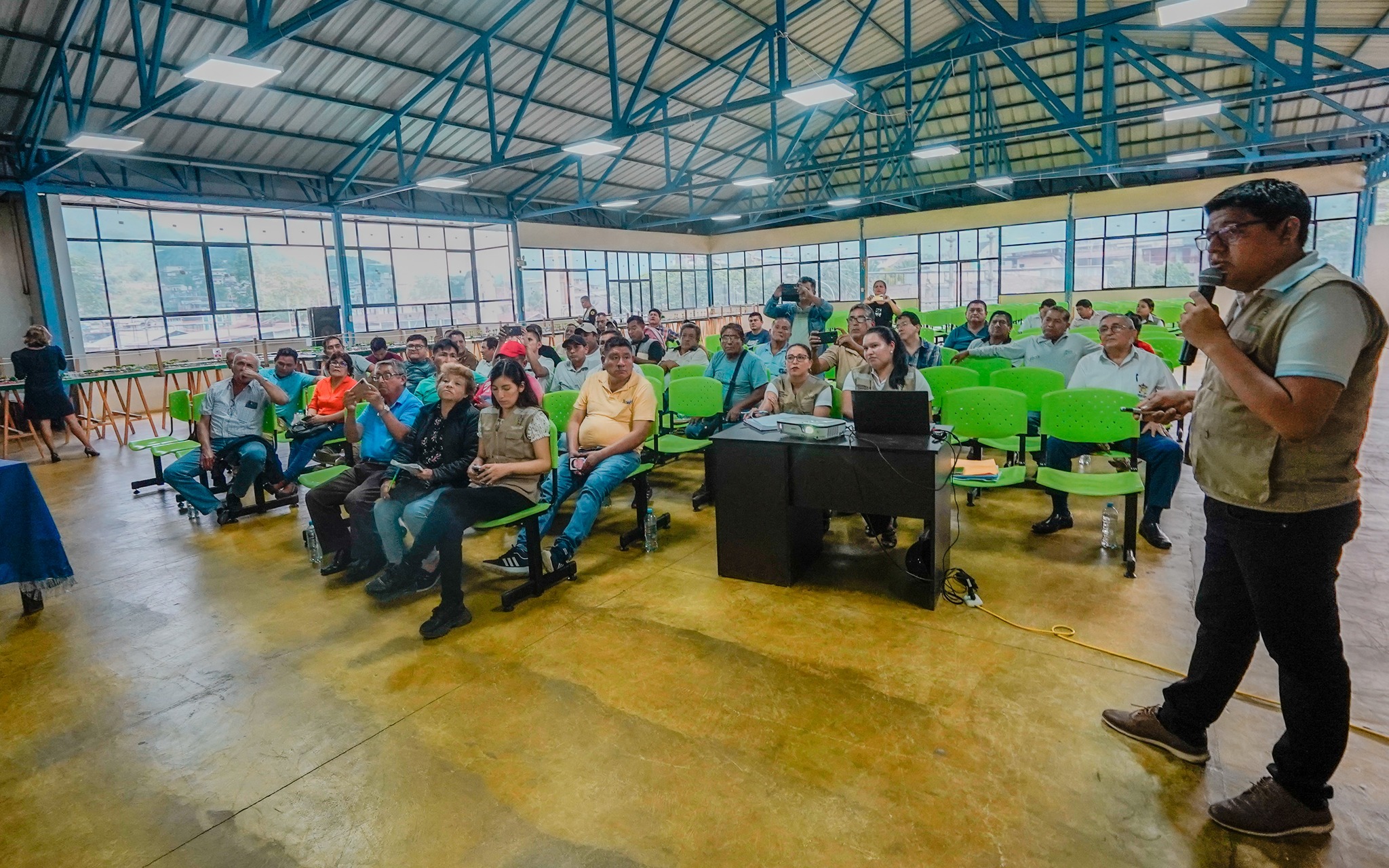 «Reunión de socialización con transportistas para apertura del terminal terrestre en Playa Tingo»